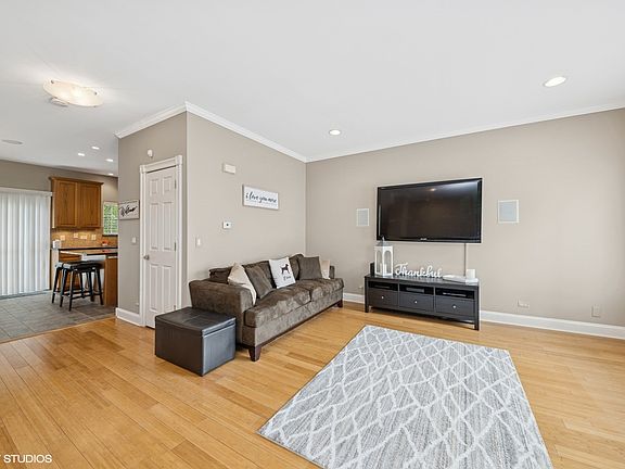 3rd image of 326 Southwicke Dr