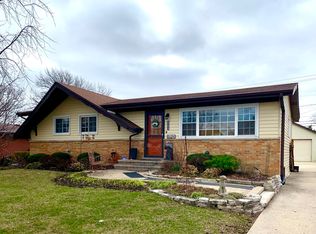 805 E Ironwood Dr, Mount Prospect, IL