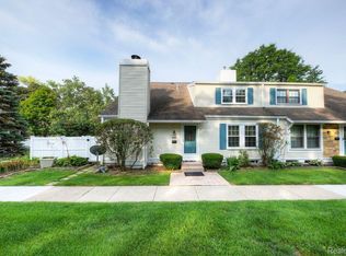 20832 E Glen Haven Cir, Northville, MI 48167