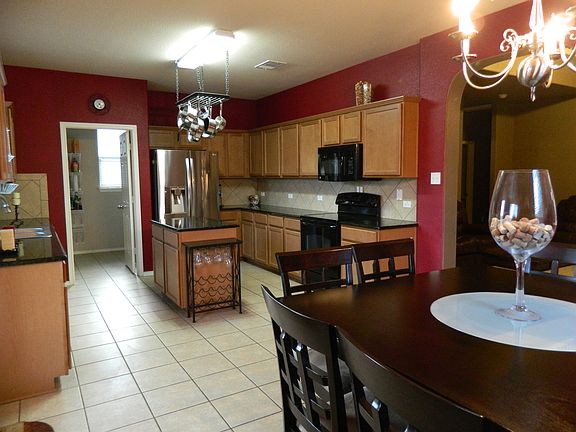 4th image of 908 Flanagan Dr