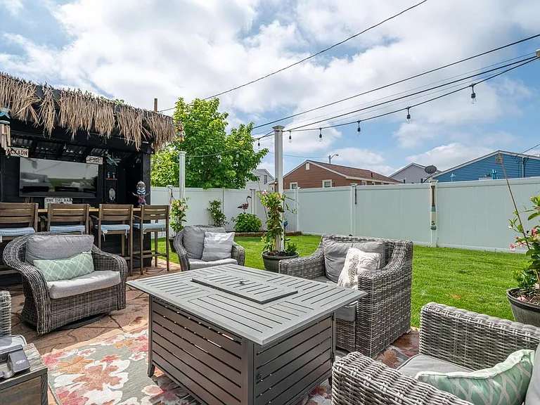 131 Franklin St — Photo 32