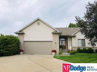 13414 Ellison Cir, Omaha, NE 68164