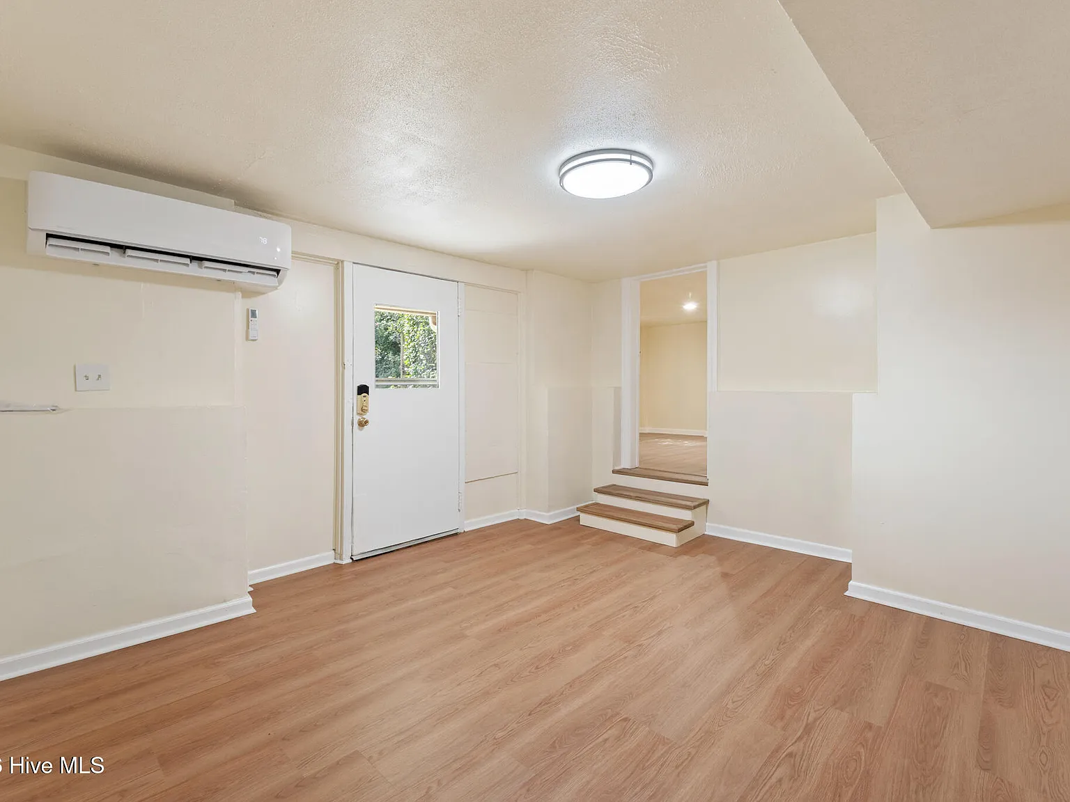 2 bed, 1.0 bath, $1,000 — Photo 4
