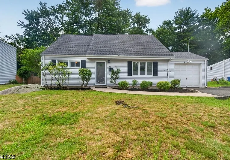 42 Woodcrest Dr — Photo 2