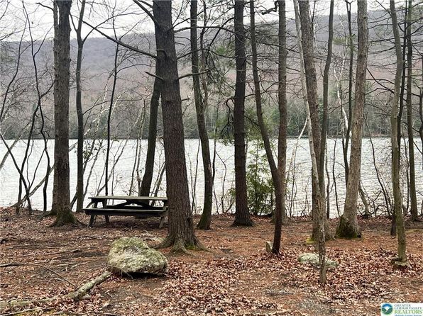 25 Park Ave, Nesquehoning, PA 18240