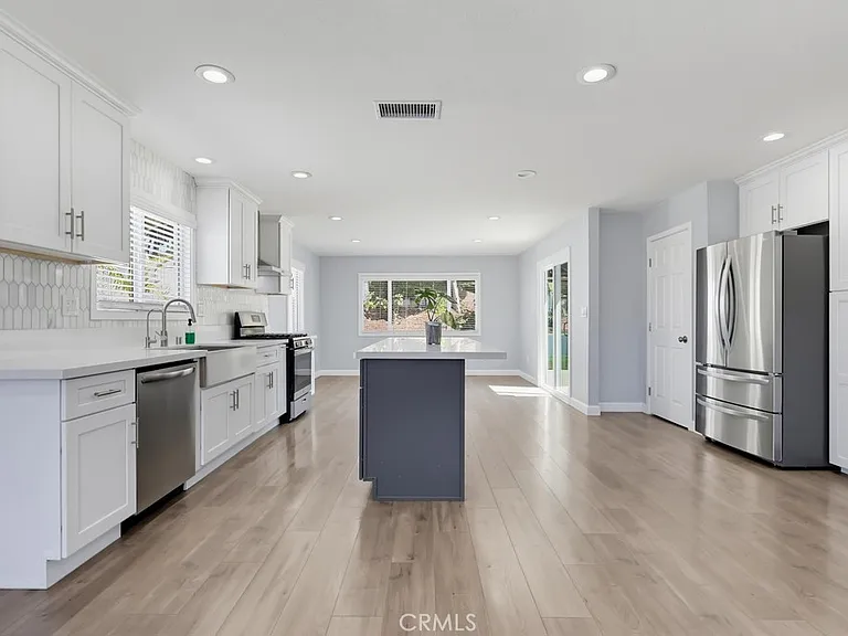 15811 Rosalita Dr — Photo 6