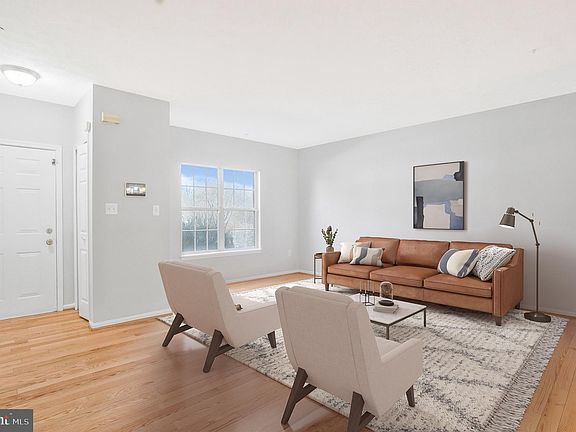 4th image of 12817 Carousel Ct