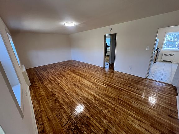 4th image of 157 Hillside Ave #2