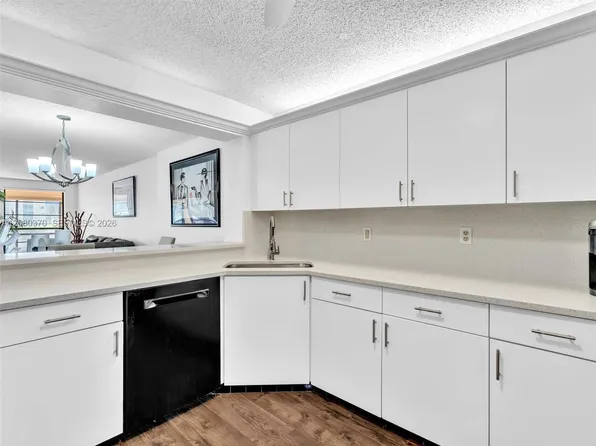 7518 Fairfax Dr #110, Tamarac, FL 33321