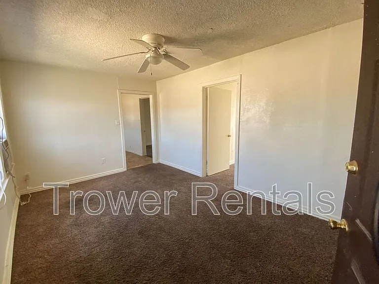 2101 W 10th St #7 — Photo 3