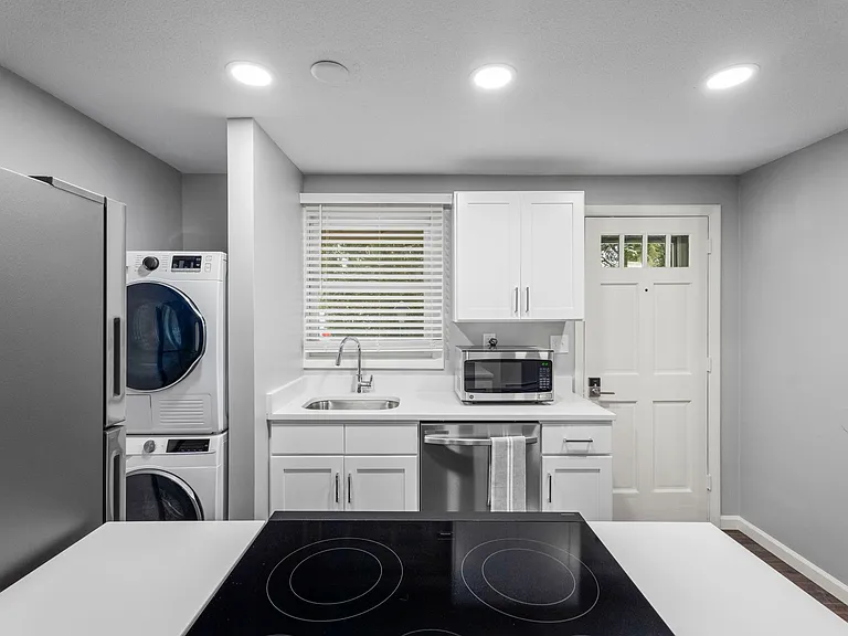 360 Thames St — Photo 17