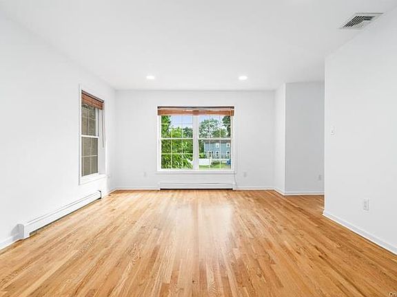 5th image of 788 Meadow St