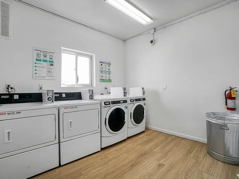 Highland Villa Apartments — Photo 9