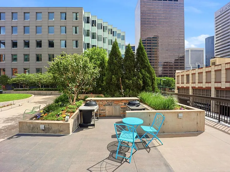 1625 Larimer St #1001 — Photo 14