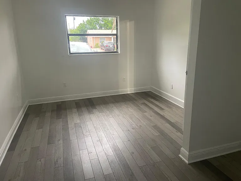 4862 Andros Dr — Photo 2