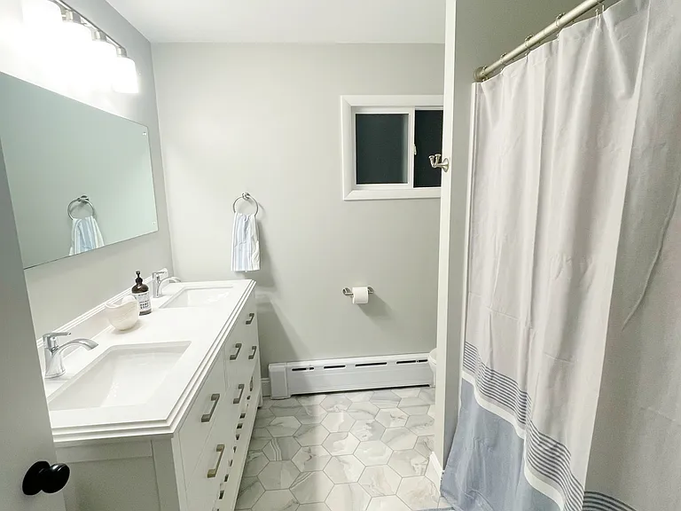 Bathroom - dual sink vanity