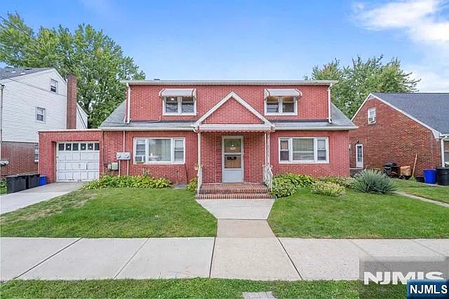 3 bed, 1.0 bath, $2,600 — Photo 1
