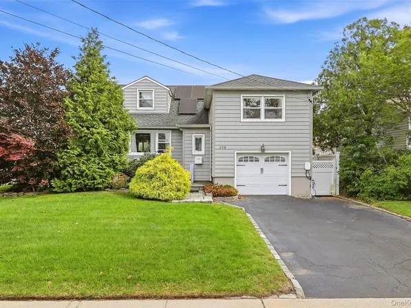 208 Island Parkway W, Island Park, NY 11558