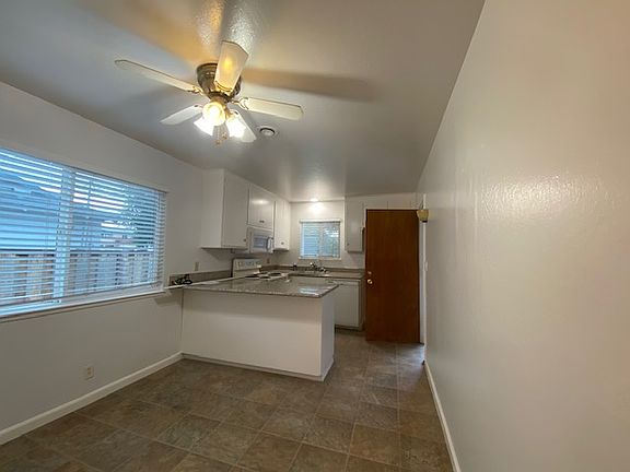 3rd image of 7333 Glenoaks Way