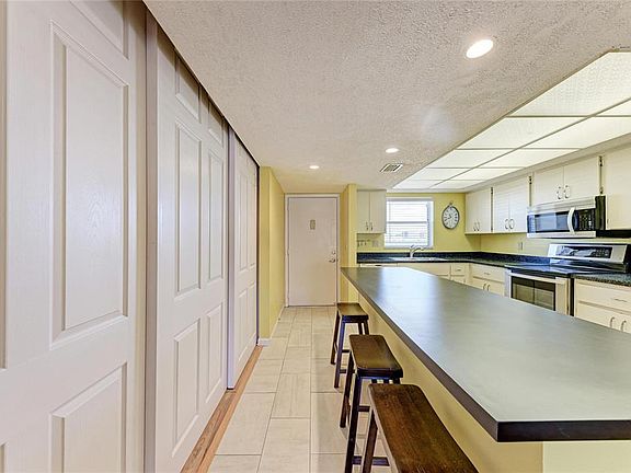 3rd image of 3983 MACEACHEN BOULEVARD #434