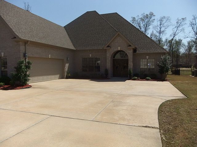 1st image of 114 Marseille Dr