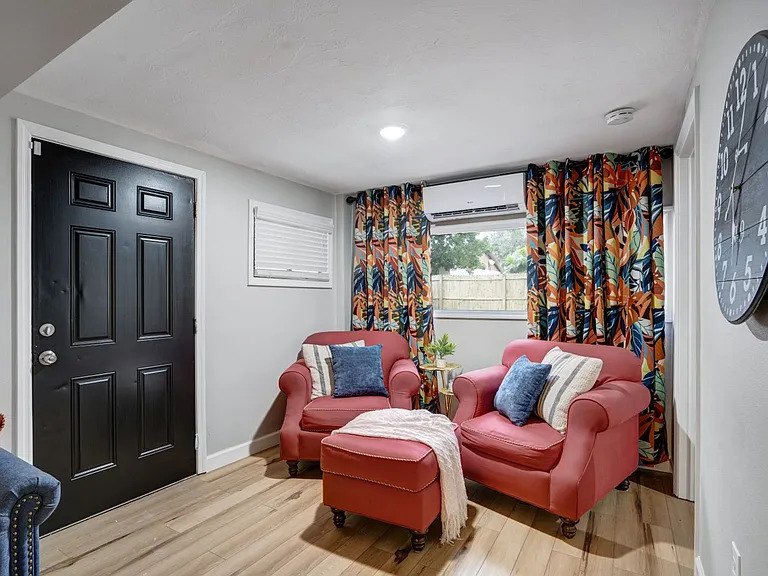 4705 Hollingsworth Ave — Photo 2