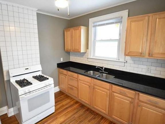 5th image of 2667 Indianola Ave