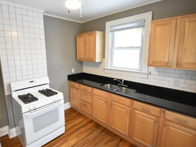 2667 Indianola Ave — Photo 5