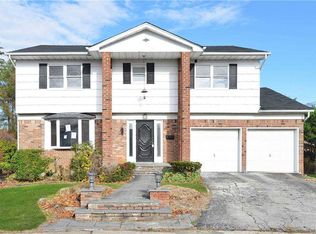 22 Amy Ct, Valley Stream, NY 11581
