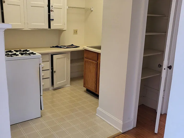 934 Grand Ave — Photo 8
