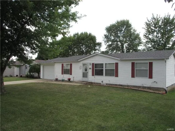97 Meadowbrook Dr, O Fallon, IL 62269