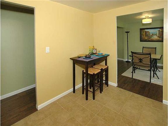 4th image of 827 Garden City Dr