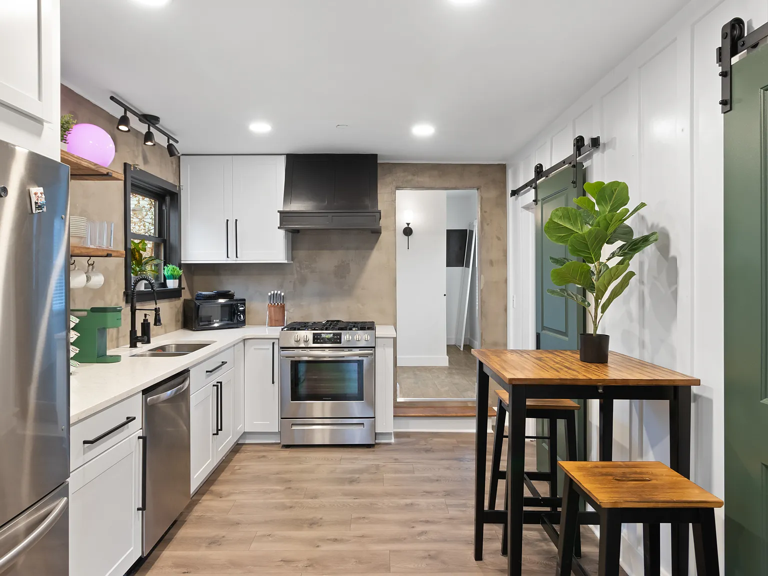 2 bed, $3,000 — Photo 3