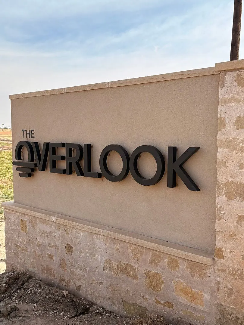 Modern Living in the Overlook Community! — Photo 2