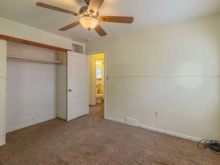 2204 Green Ave — Photo 9