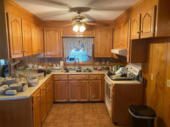 203 W Emerald Dr, Enterprise, AL 36330