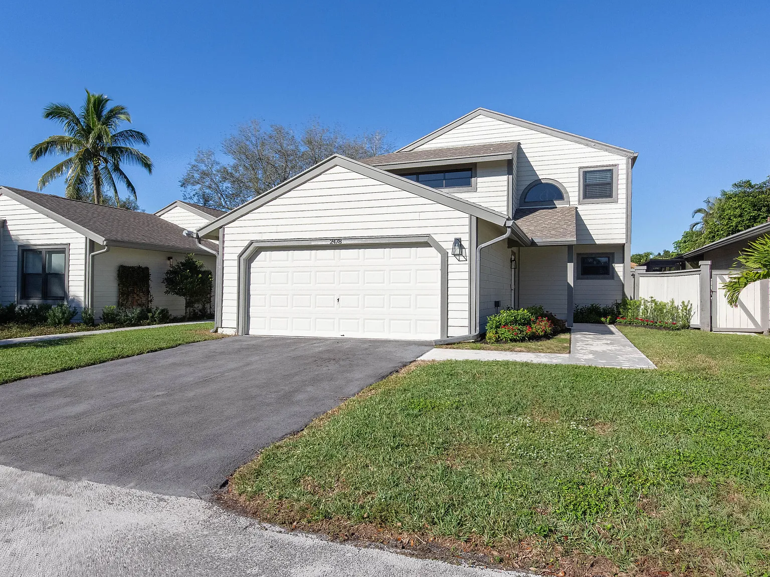3 bed, 2.5 bath, 1918 sqft, $3,725 — Photo 2