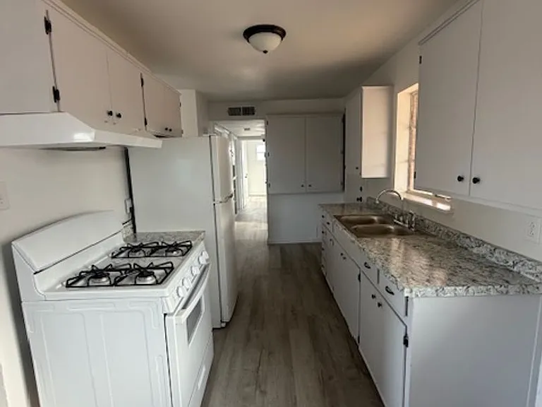 9523 Charleston St — Photo 8