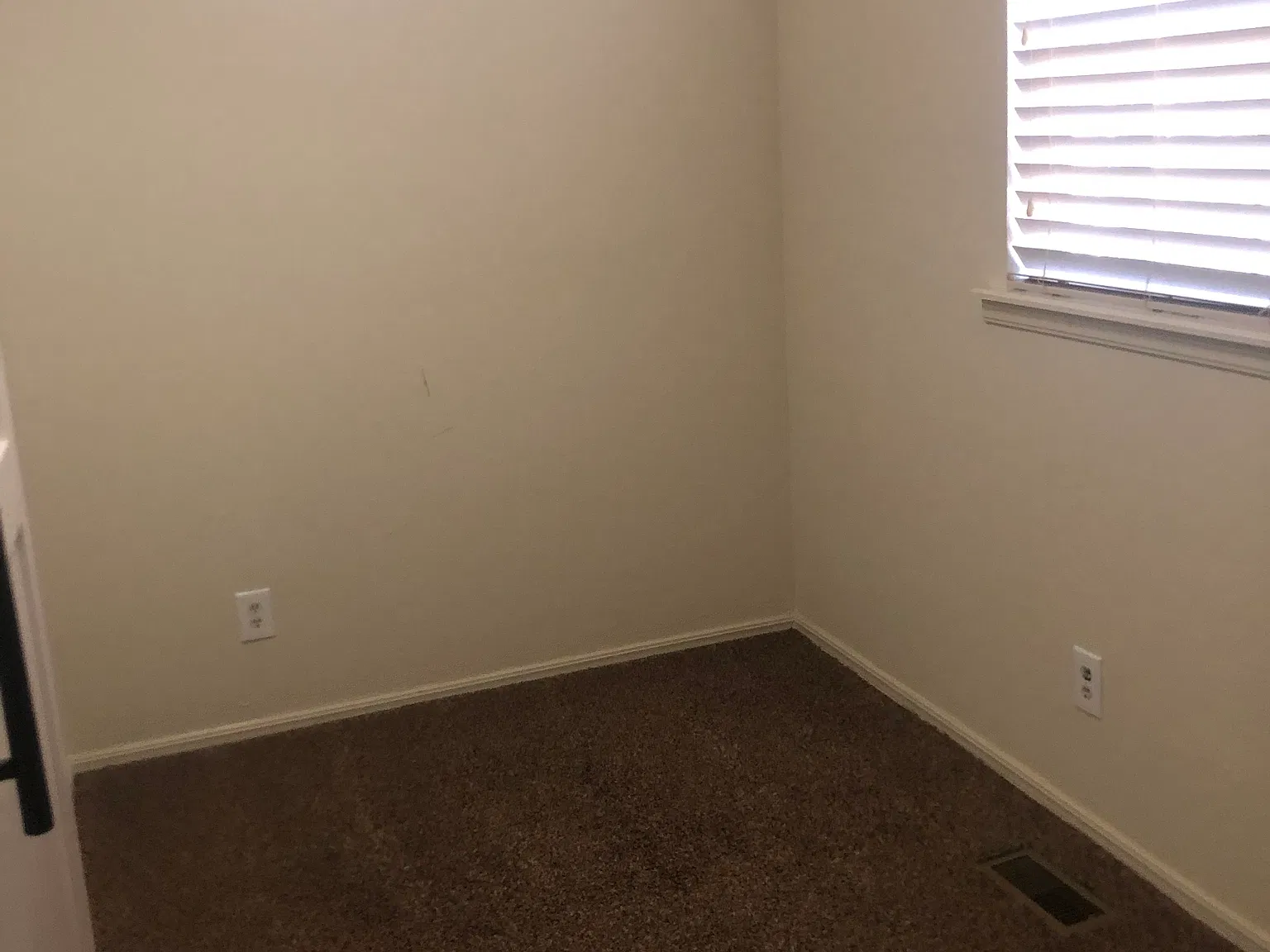 3 bed, 906 sqft, $1,000 — Photo 4