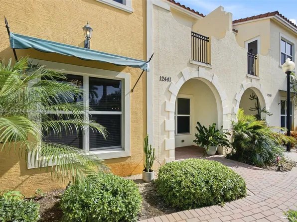 12441 NW 18th Ct, Pembroke Pines, FL 33028