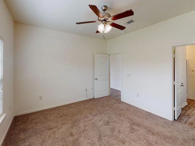 2322 Century Dr — Photo 6