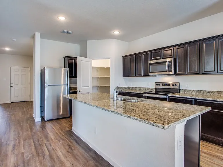 304 Briar Cv — Photo 2