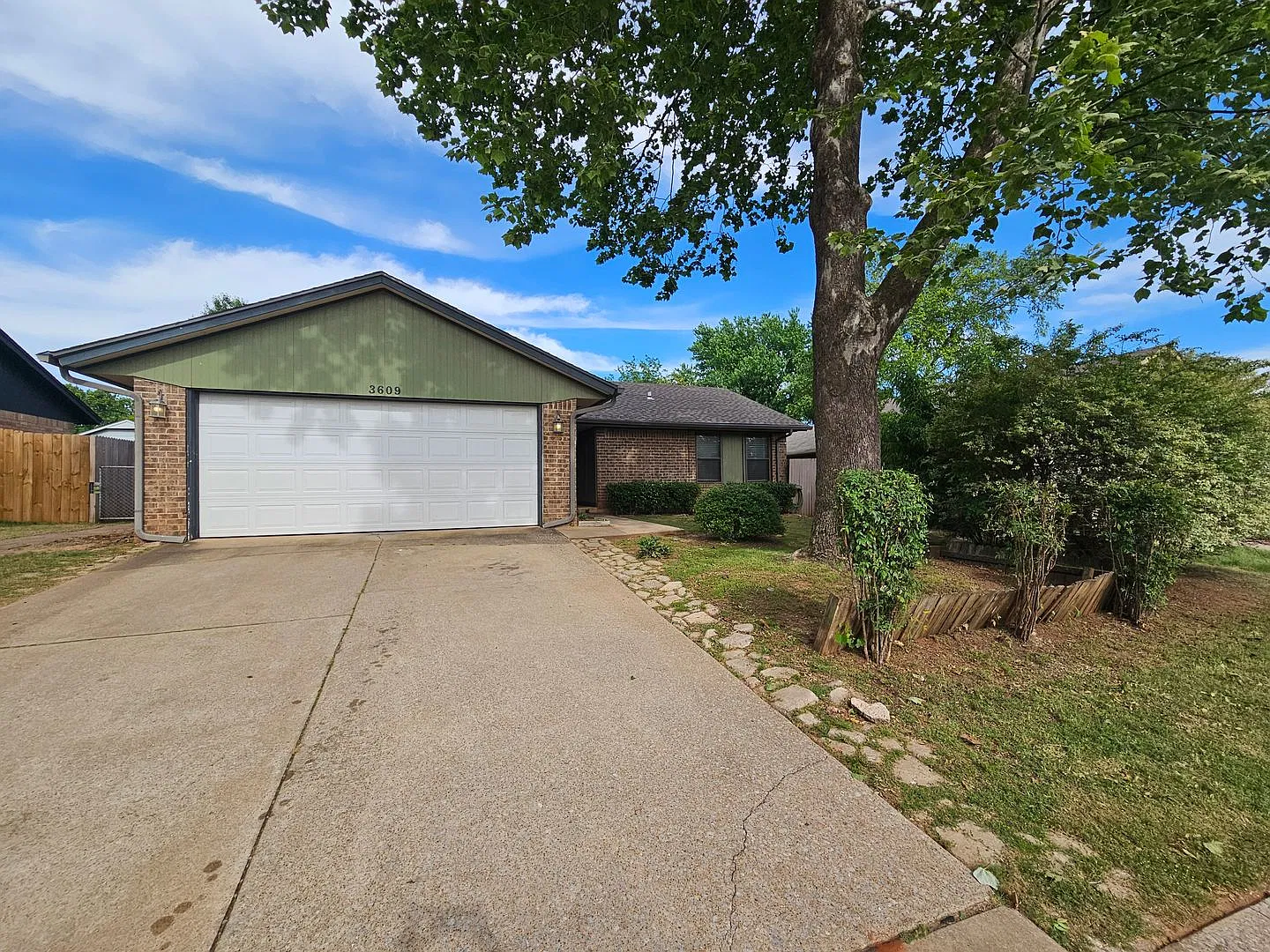 (3) Bed/(2) Bath in Eagle Cliff Addition! Pets Negotiable! — Photo 1