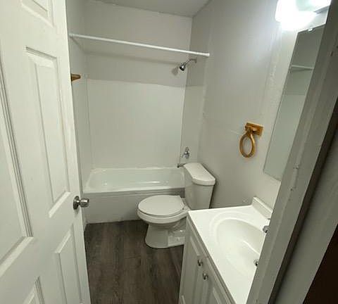 2nd image of 2620 W Lloyd St