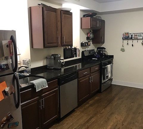 2nd image of 1814 N Wood St #0