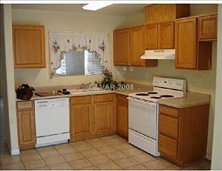 3rd image of 2324 Mariposa Ave