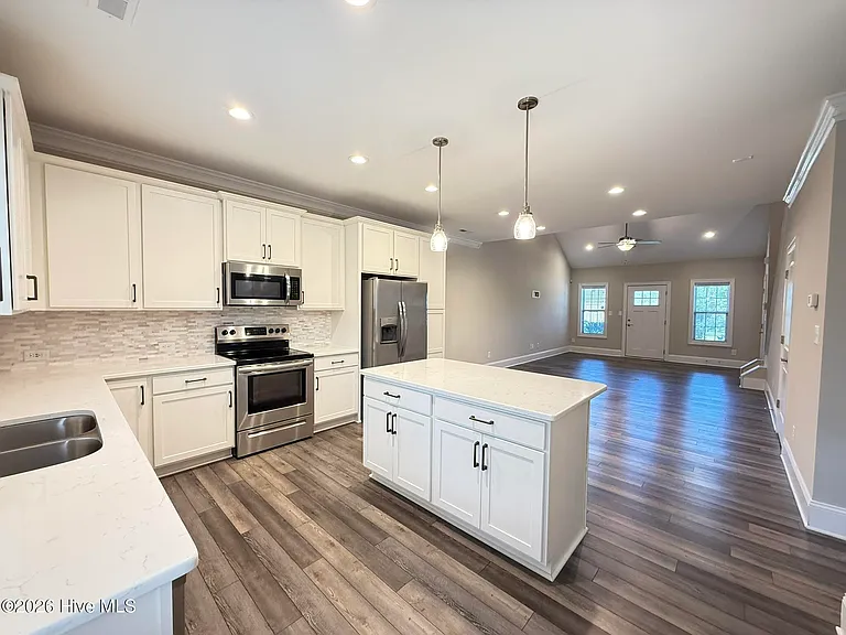 121 Lark Dr — Photo 8
