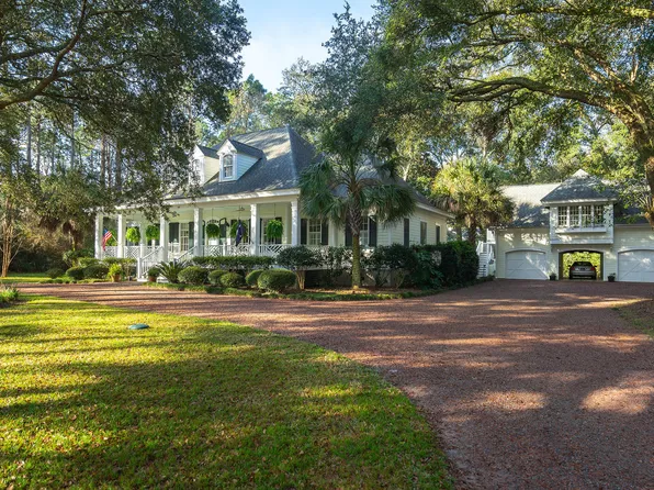 145 Distant Island Dr, Ladys Island, SC 29907