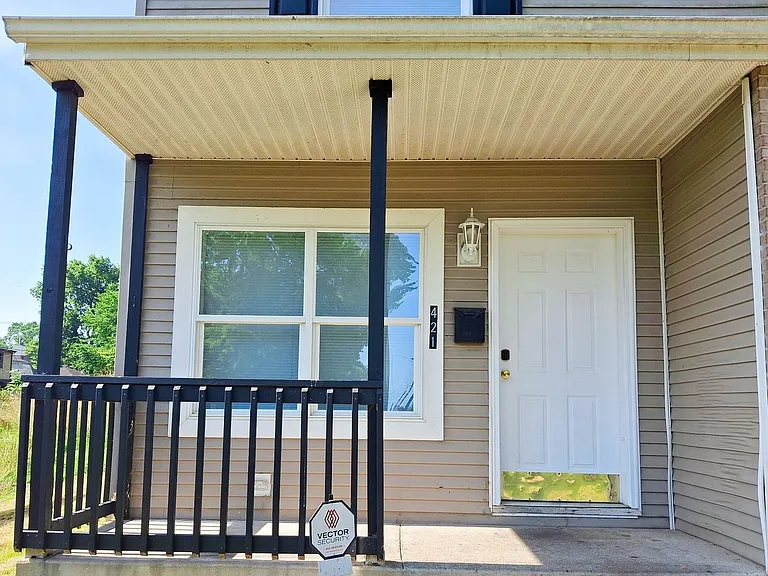 421 W Jefferson St — Photo 16