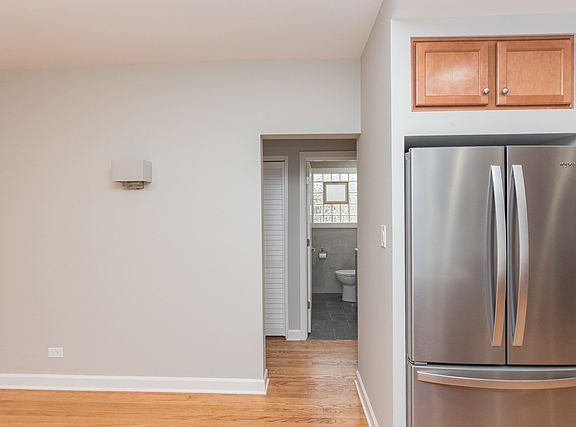 5th image of 5651 N Rockwell St #2